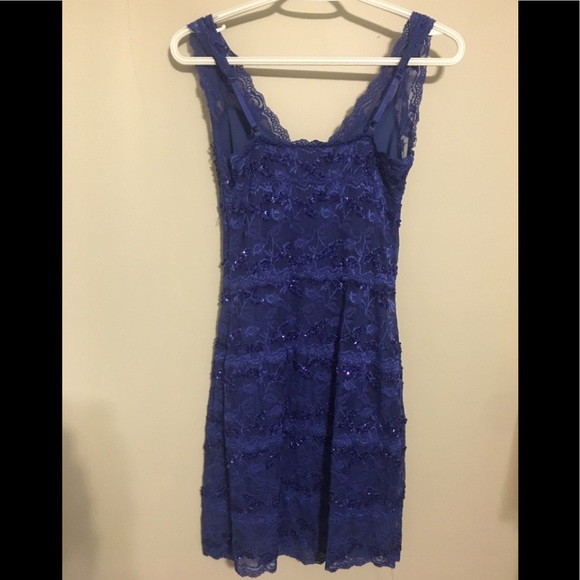 Detailed dress - Picture 2 of 3